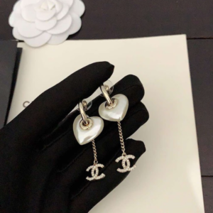 Cha.nmel Pearl heart